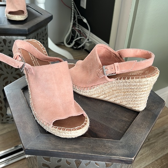 1 hour sale 🔥NWOT, Toms suede espadrille wedge sandals - Picture 2 of 11
